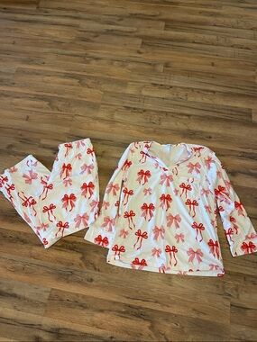 Ekouaer Pajamas with Red Bow Accents